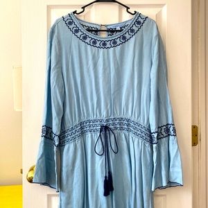 Light jean dress w/ embroidery